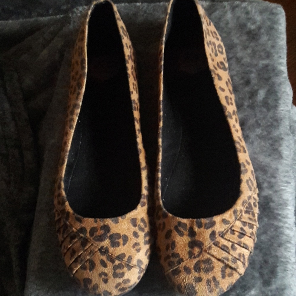 Leopard print flats